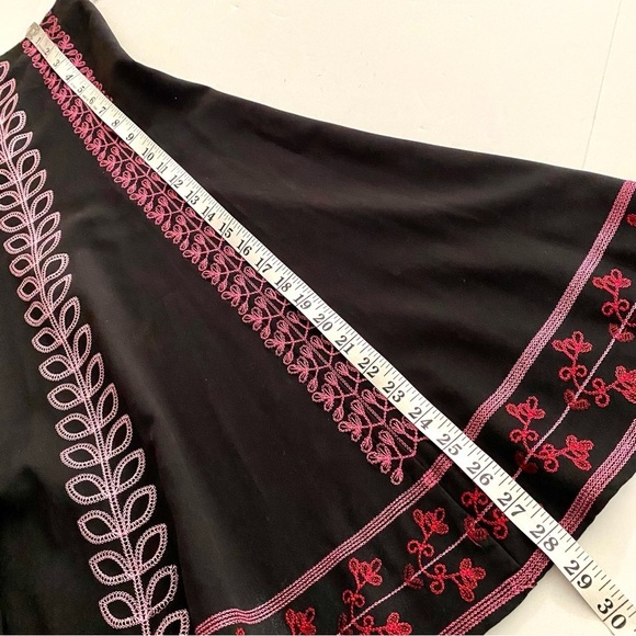 Sunny Leigh Black Skirt Size 8 Boho Flared Midi Maxi Floral Embroidery A-line - Picture 10 of 10